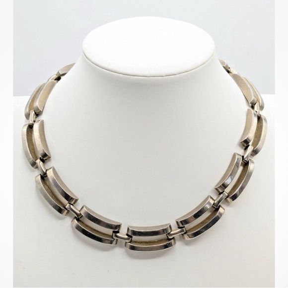 024)Vintage Gate Link Choker
Necklace Silver Tone Jewelry
Chunky Choker - Picture 3 of 6